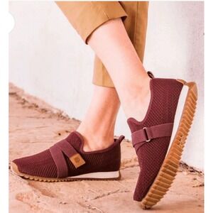 Womens Born Newberry Knit Slip On Sneakers Burgundy 10 Orthotic Traction Comfort